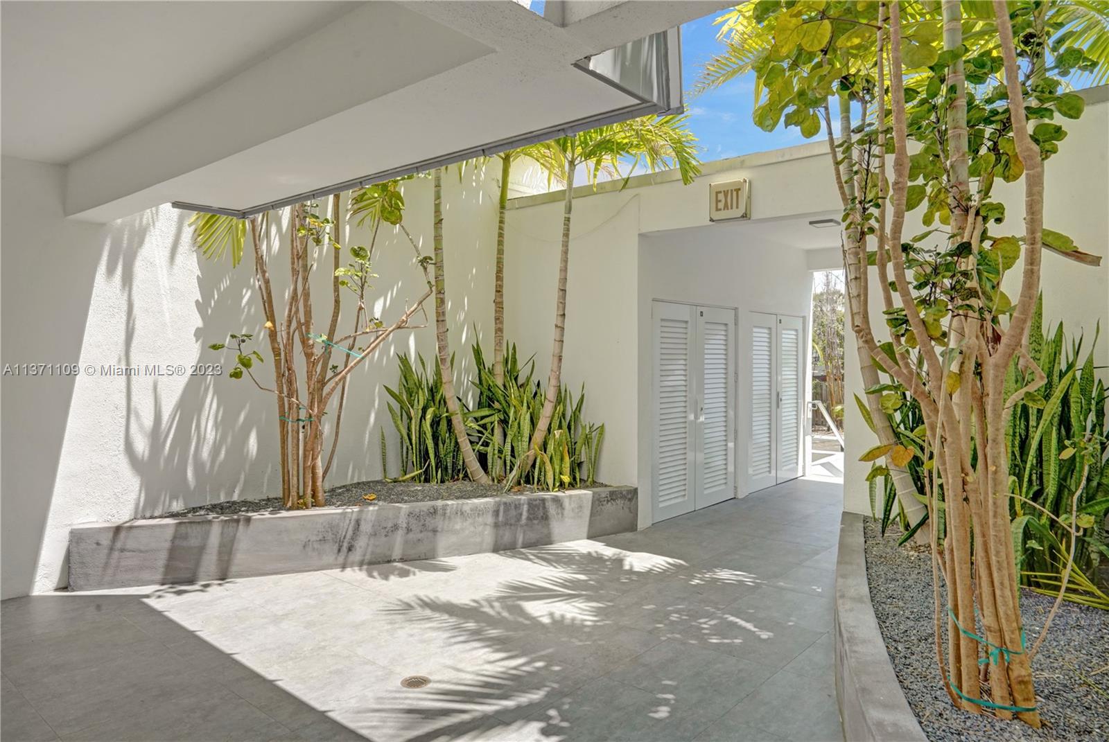 166 Harbor Drive, Unit 3C Key Biscayne, FL 33149 - Photo 59 of 78 a view of front door
