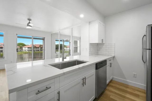 $209,500 | 271 Cypress Point Drive, Unit 271, Palm Beach Gardens, FL 33418