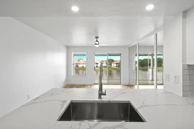 $209,500 | 271 Cypress Point Drive, Unit 271, Palm Beach Gardens, FL 33418