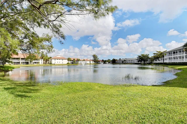 $209,500 | 271 Cypress Point Drive, Unit 271, Palm Beach Gardens, FL 33418