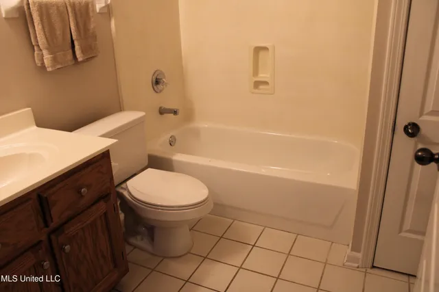 $330,000 | 6347 Braybourne Place, Olive Branch, MS 38654