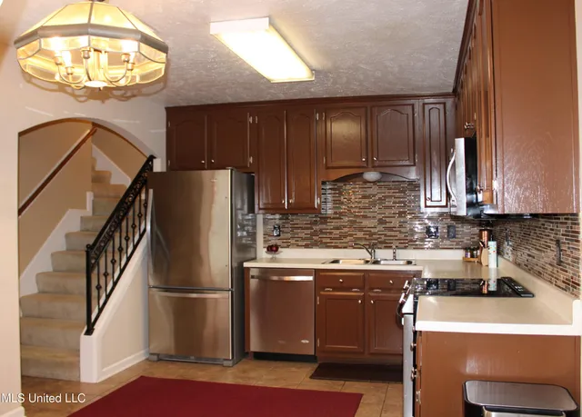 $330,000 | 6347 Braybourne Place, Olive Branch, MS 38654