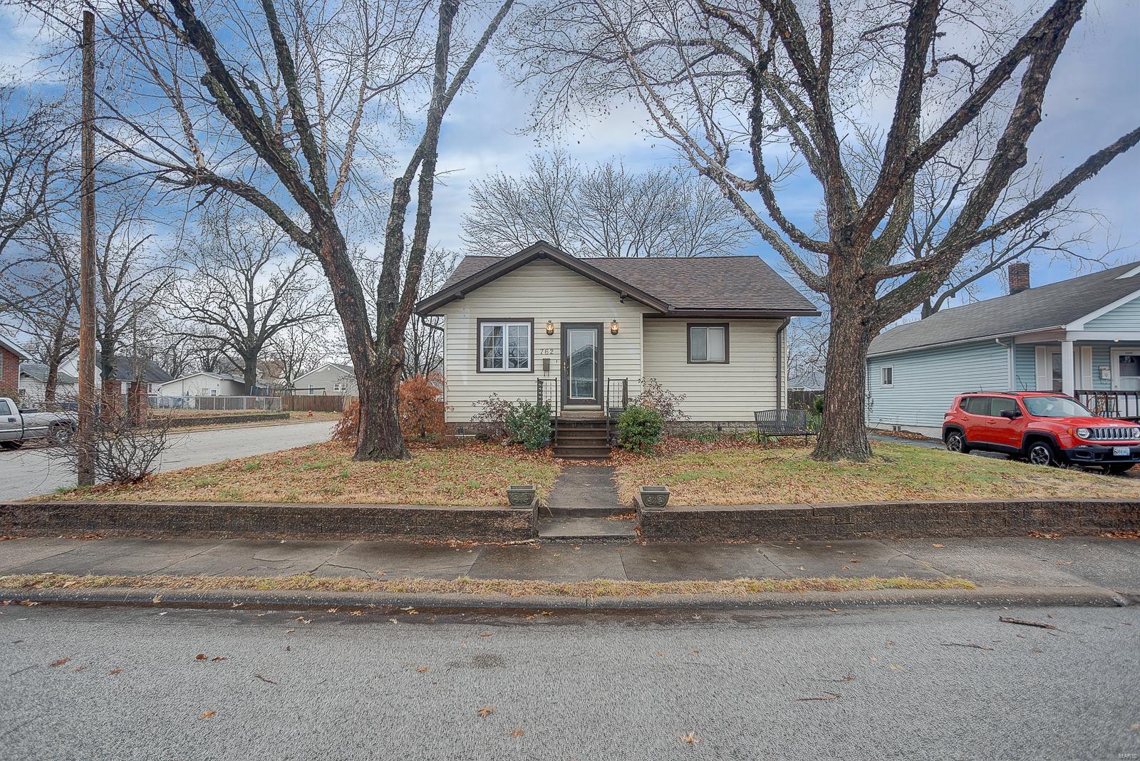 762 Condit Street Wood River, IL 62095 - Photo 1 of 33 Gallery Image 1