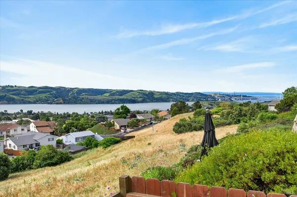 $875,000 | 284 Carlisle Way, Benicia, CA 94510