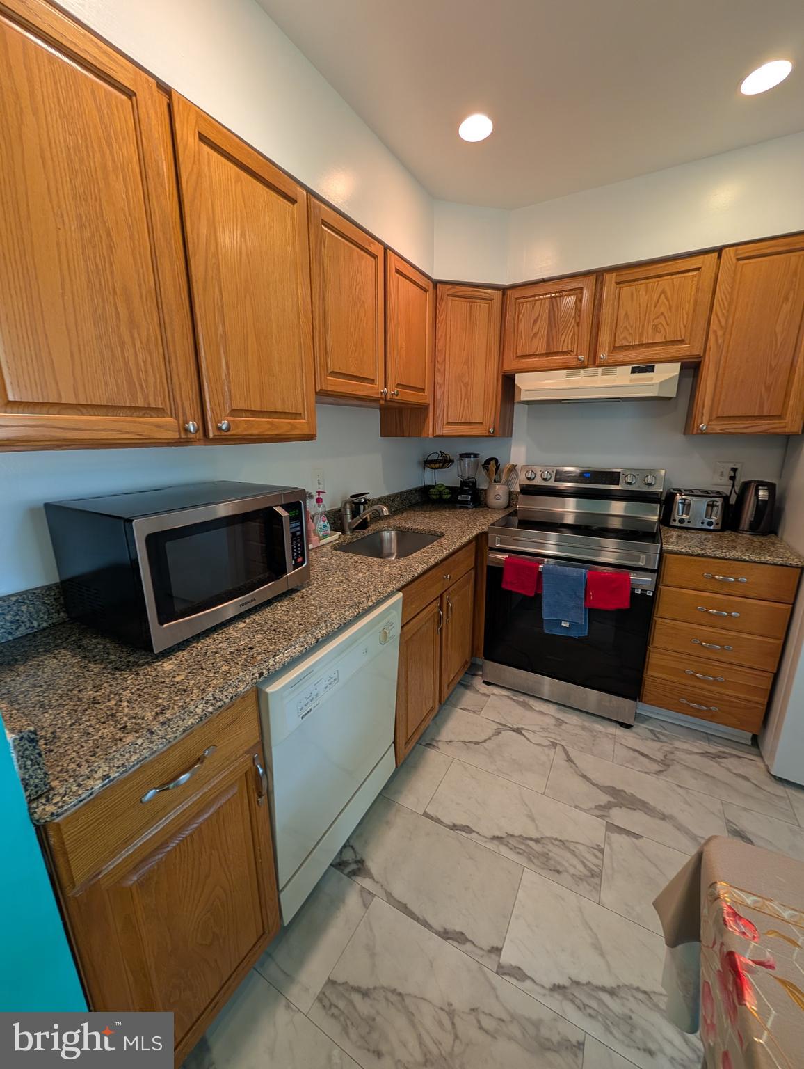 3230 Spartan Road Olney, MD 20832 - Photo 5 of 27 Granite counter tops