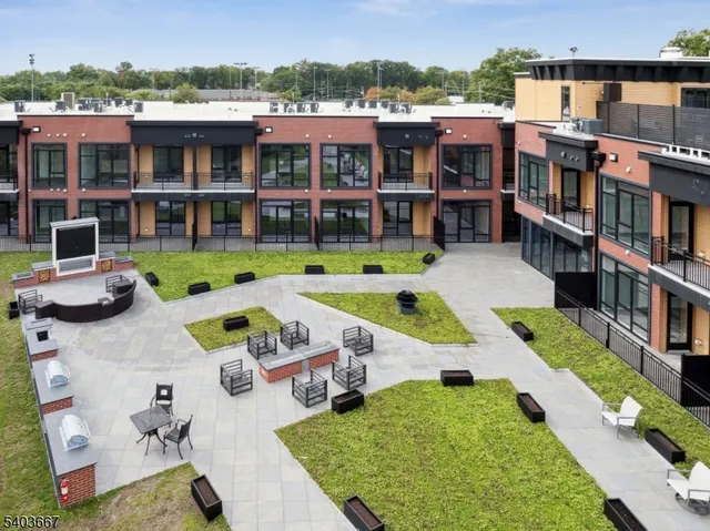 $2,975 | 140 West Webster Avenue, Unit 204, Roselle Park, NJ 07204