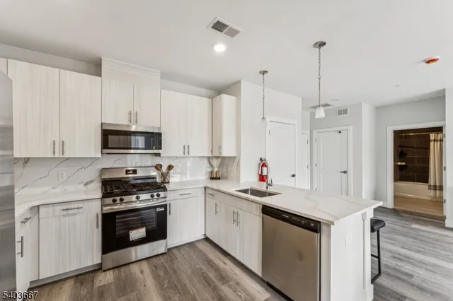 $2,975 | 140 West Webster Avenue, Unit 204, Roselle Park, NJ 07204