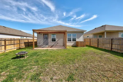 a view of a house with backyard and porch