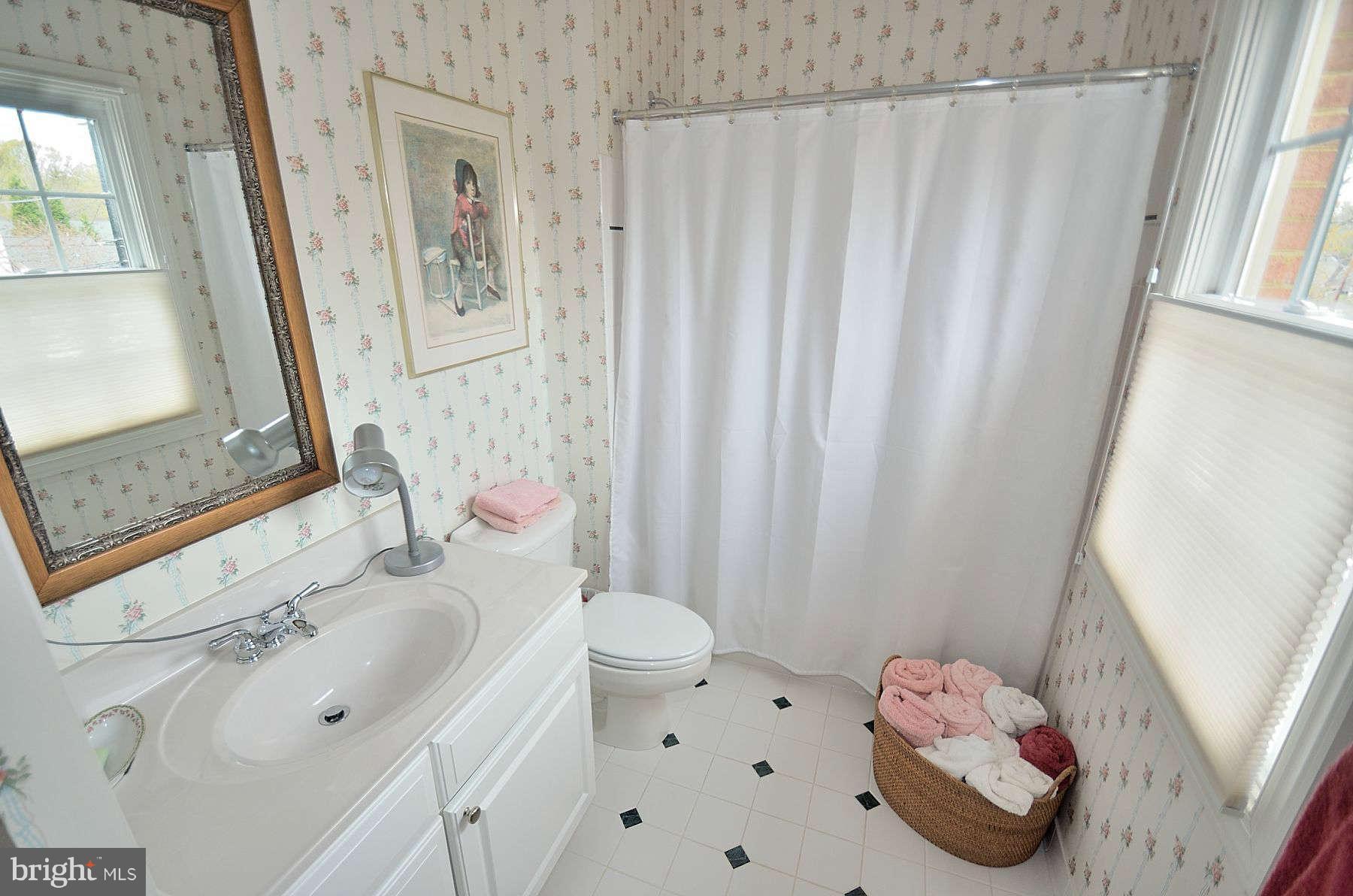 5437 Alta Vista Road Bethesda, MD 20814 - Photo 21 of 30 Bath