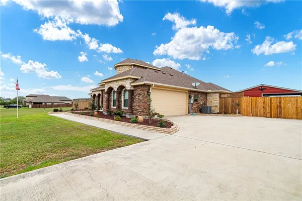 a view of a house with a yard