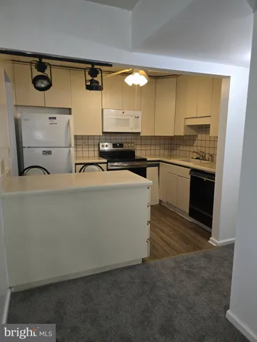 $2,000 | 154 Woodstream Drive, Unit CONDO 154, Jeffersonville, PA 19403