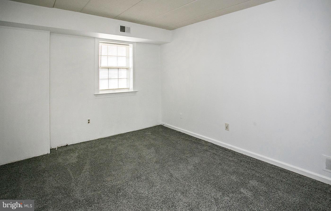 154 Woodstream Drive, Unit CONDO 154 Jeffersonville, PA 19403 - Photo 26 of 34 an empty room with a window