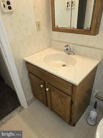 $2,000 | 154 Woodstream Drive, Unit CONDO 154, Jeffersonville, PA 19403