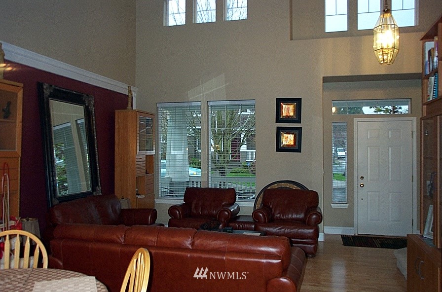530 Chelan Place Northeast Renton, WA 98059 - Photo 2 of 11 Gallery Image 2