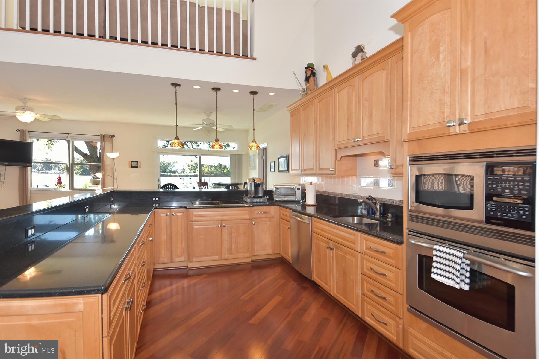 8092 Main Creek Road Pasadena, MD 21122 - Photo 3 of 28 Enjoy water views while you cook!