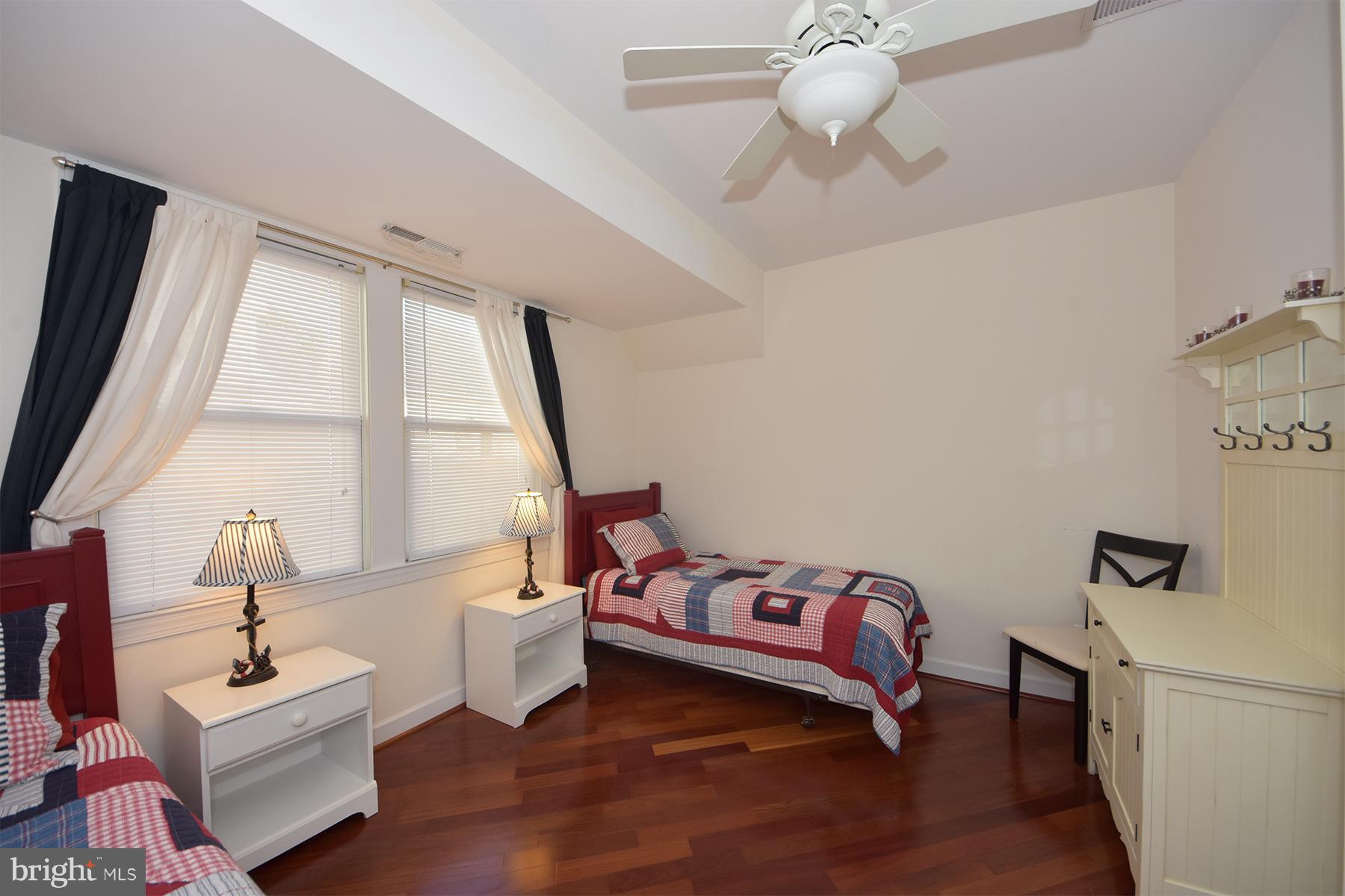 8092 Main Creek Road Pasadena, MD 21122 - Photo 5 of 28 Main level bedroom