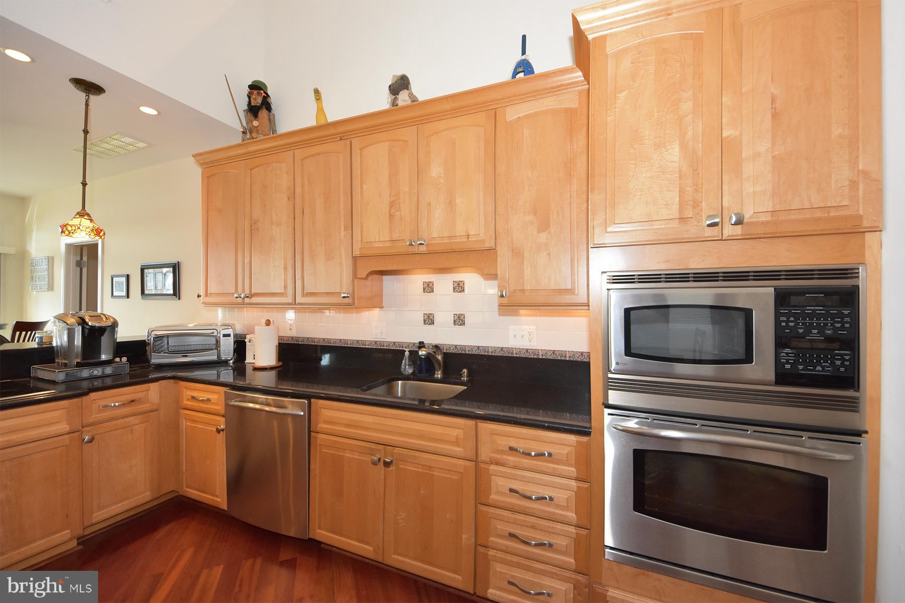 8092 Main Creek Road Pasadena, MD 21122 - Photo 8 of 28 Beautifully updated kitchen