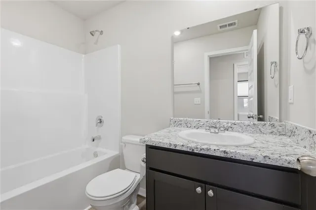 $300,000 | 423 Park Hill Drive, Tonganoxie, KS 66086