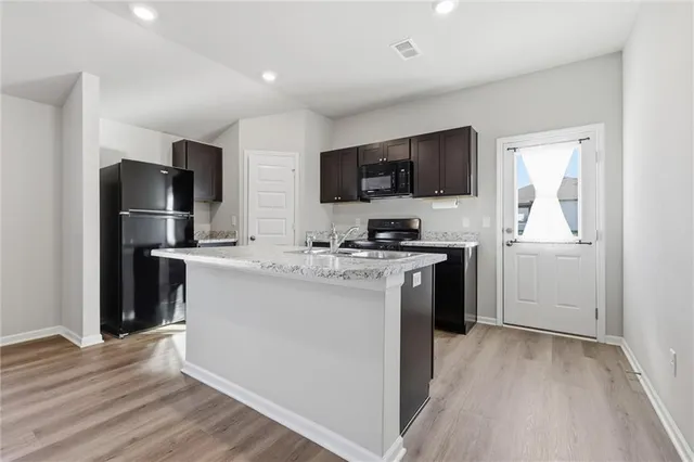 $300,000 | 423 Park Hill Drive, Tonganoxie, KS 66086