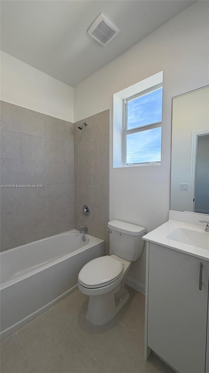 15624 Southwest 276th Terrace Homestead, FL 33031 - Photo 12 of 14 a bathroom with a toilet a sink and a bathtub