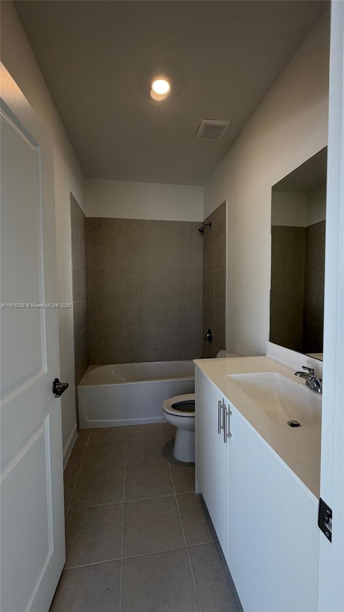 15624 Southwest 276th Terrace Homestead, FL 33031 - Photo 7 of 14 a bathroom with a granite countertop sink a toilet and bathtub