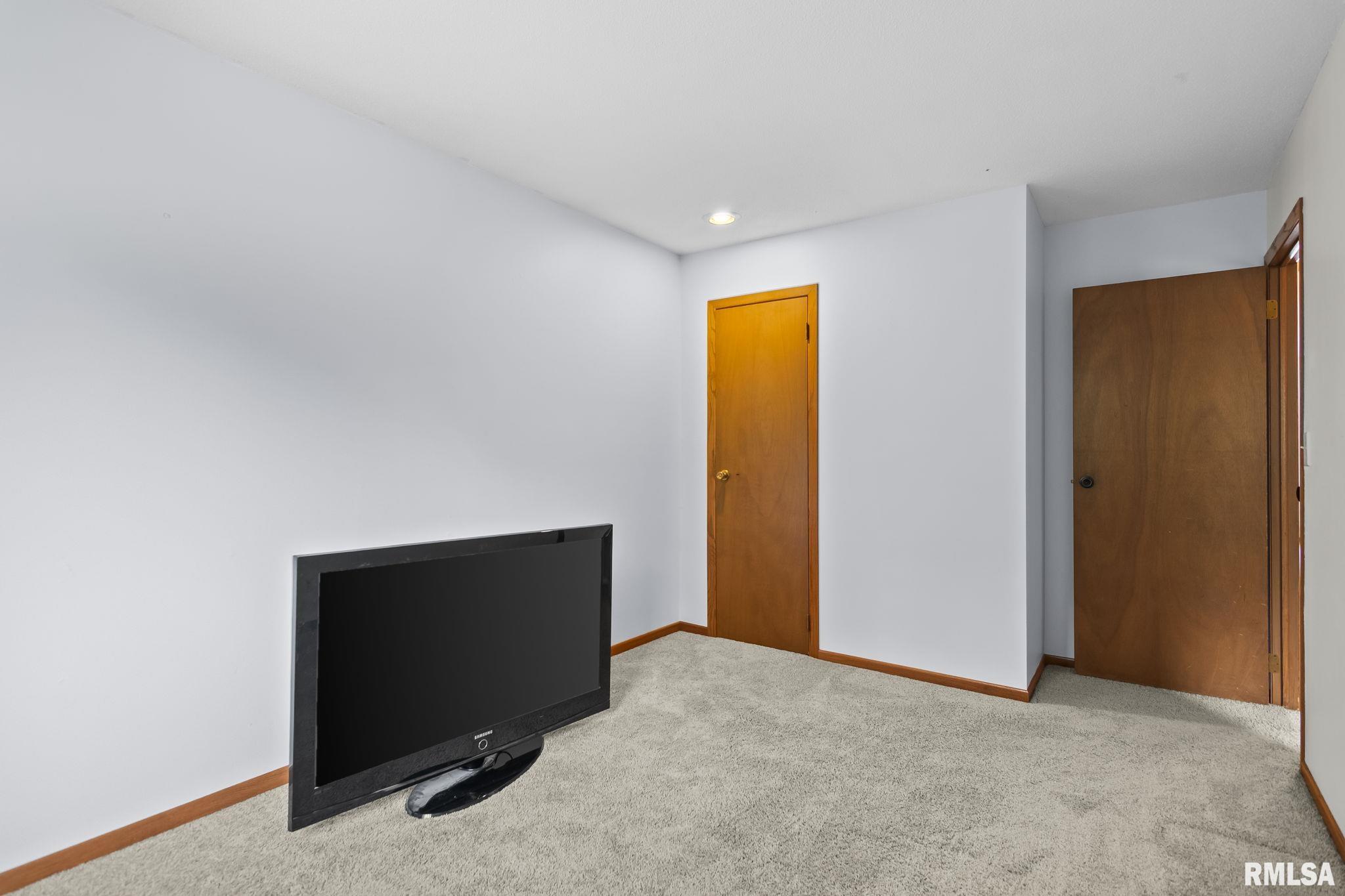 2444 Idlewild Drive Springfield, IL 62704 - Photo 20 of 37 Gallery Image 20
