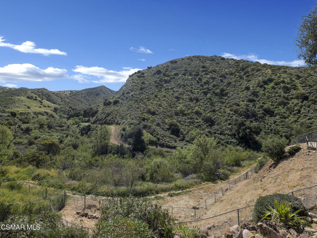1590 Meander Drive Simi Valley, CA 93065 - Photo 42 of 57 a view of a large building