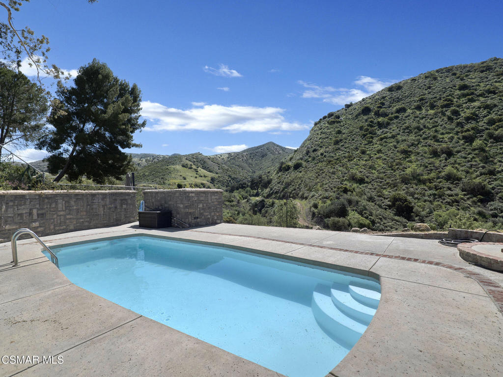 1590 Meander Drive Simi Valley, CA 93065 - Photo 44 of 57