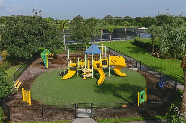 $1,800 | 819 Fairwaycove Lane, Unit 206, Bradenton, FL 34212