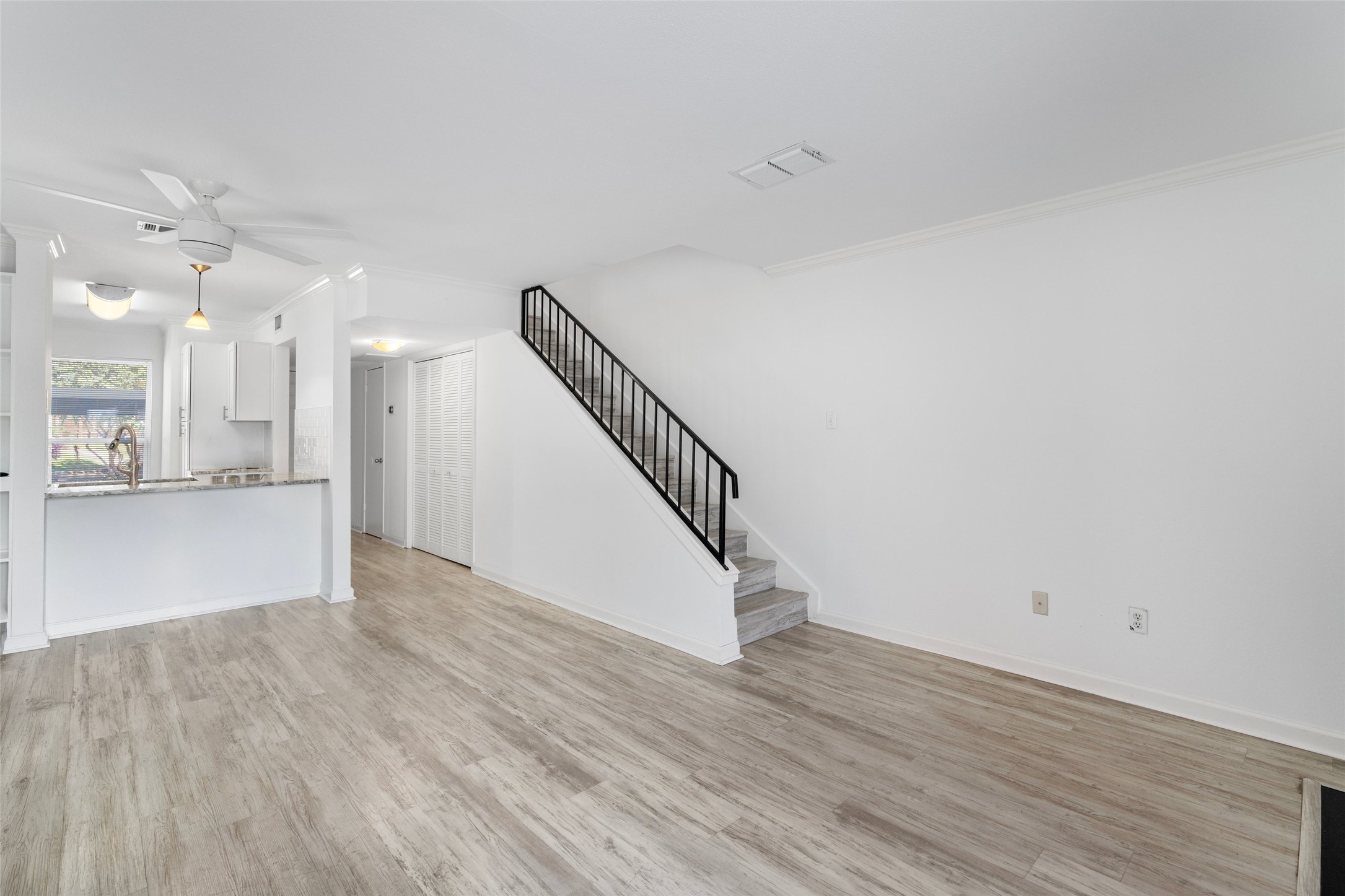 2018 West Rundberg Lane, Unit 16D Austin, TX 78758 - Photo 11 of 18 Open-concept living space