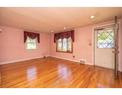 27 Harrington Road Chicopee, MA 01020 - Photo 3 of 13 Gallery Image 3