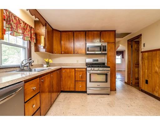 27 Harrington Road Chicopee, MA 01020 - Photo 5 of 13 Gallery Image 5
