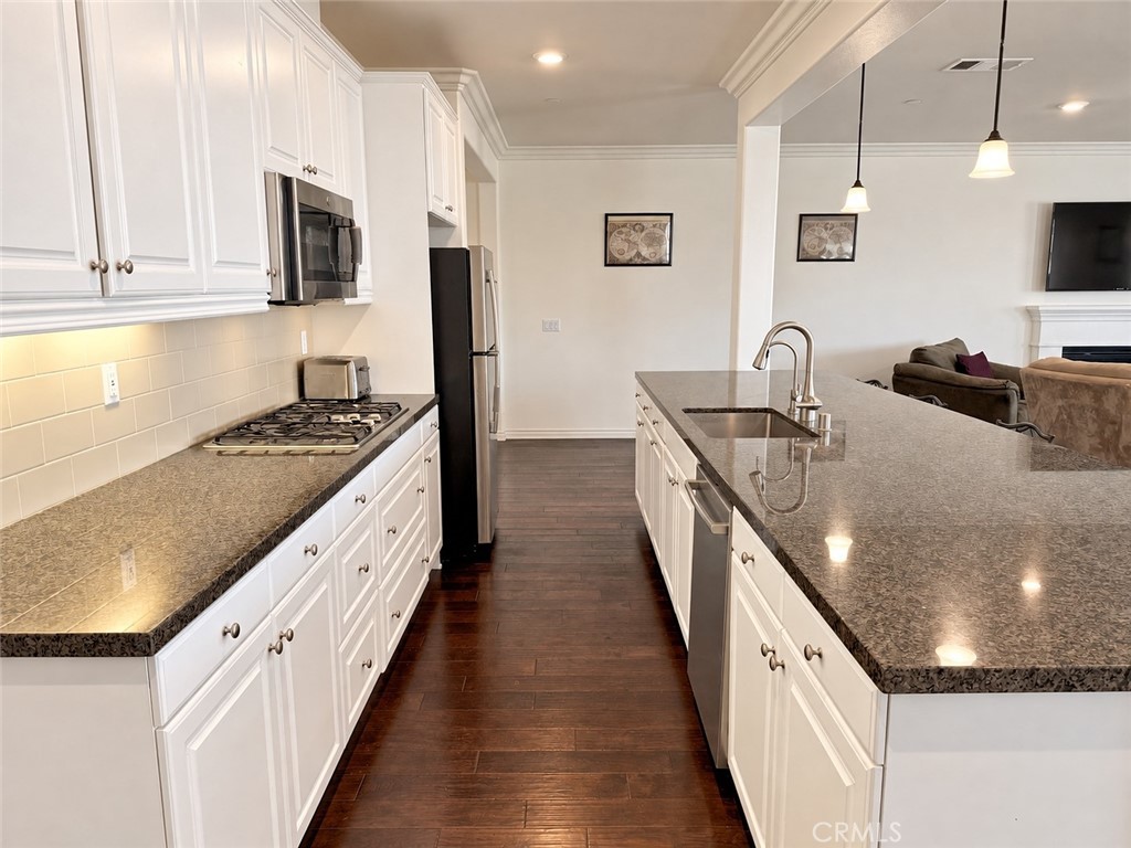 13122 Capricornio Street Riverside, CA 92503 - Photo 4 of 48 Gallery Image 4
