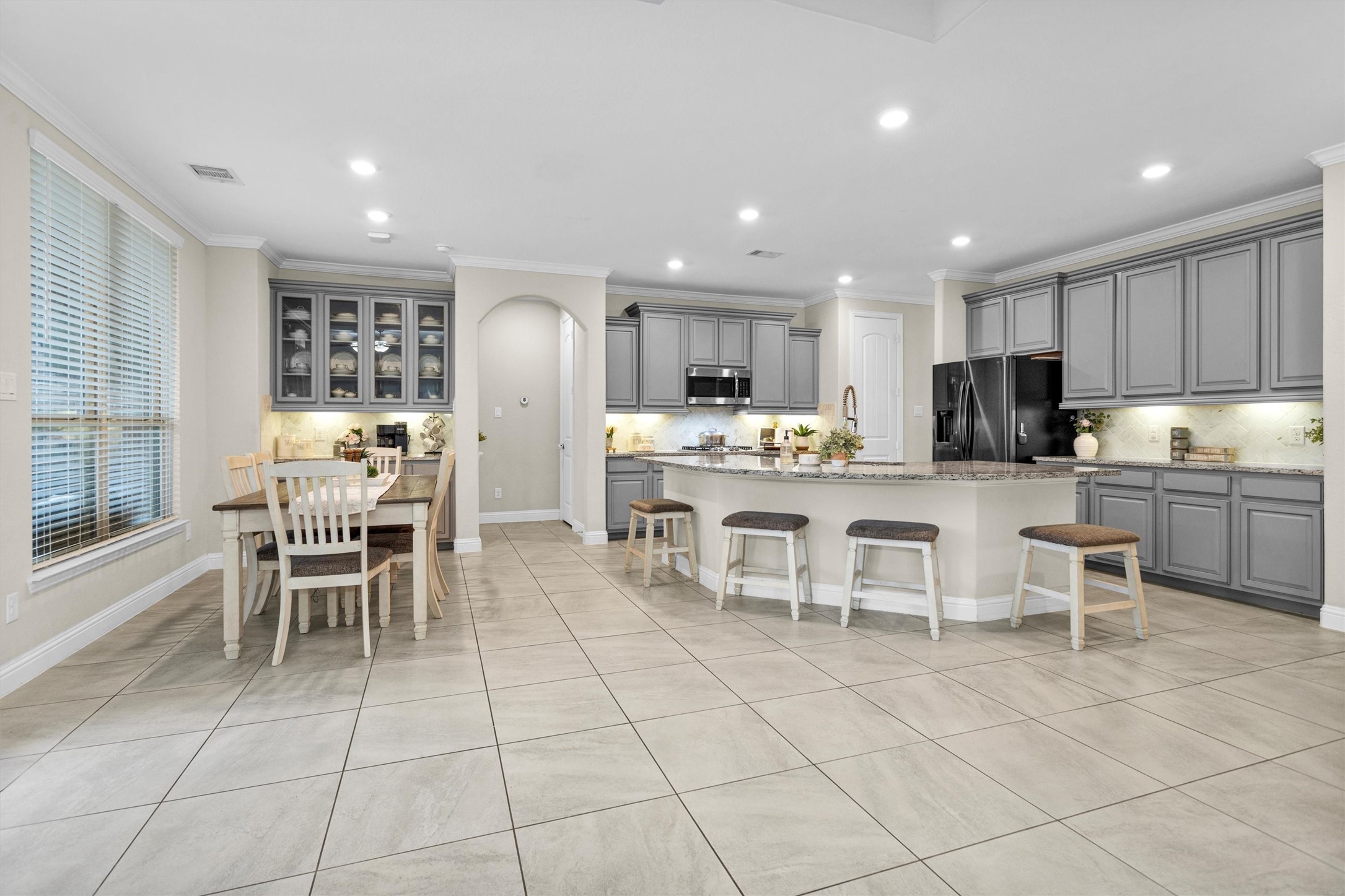 3622 Lister Drive Rosharon, TX 77583 - Photo 13 of 49 Under cabinet lighting makes this already perfectly amazing area pop!