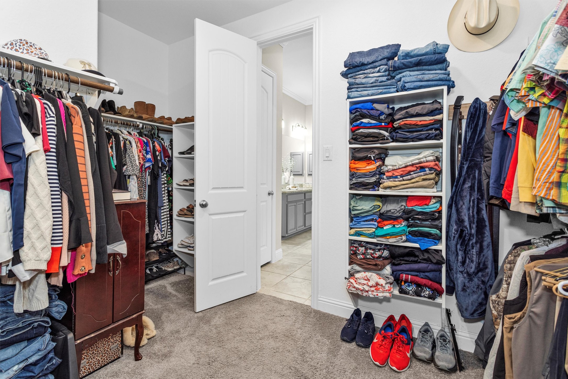 3622 Lister Drive Rosharon, TX 77583 - Photo 24 of 49 To the left here you can see that there is an addition alcove in the closet for additional storage.