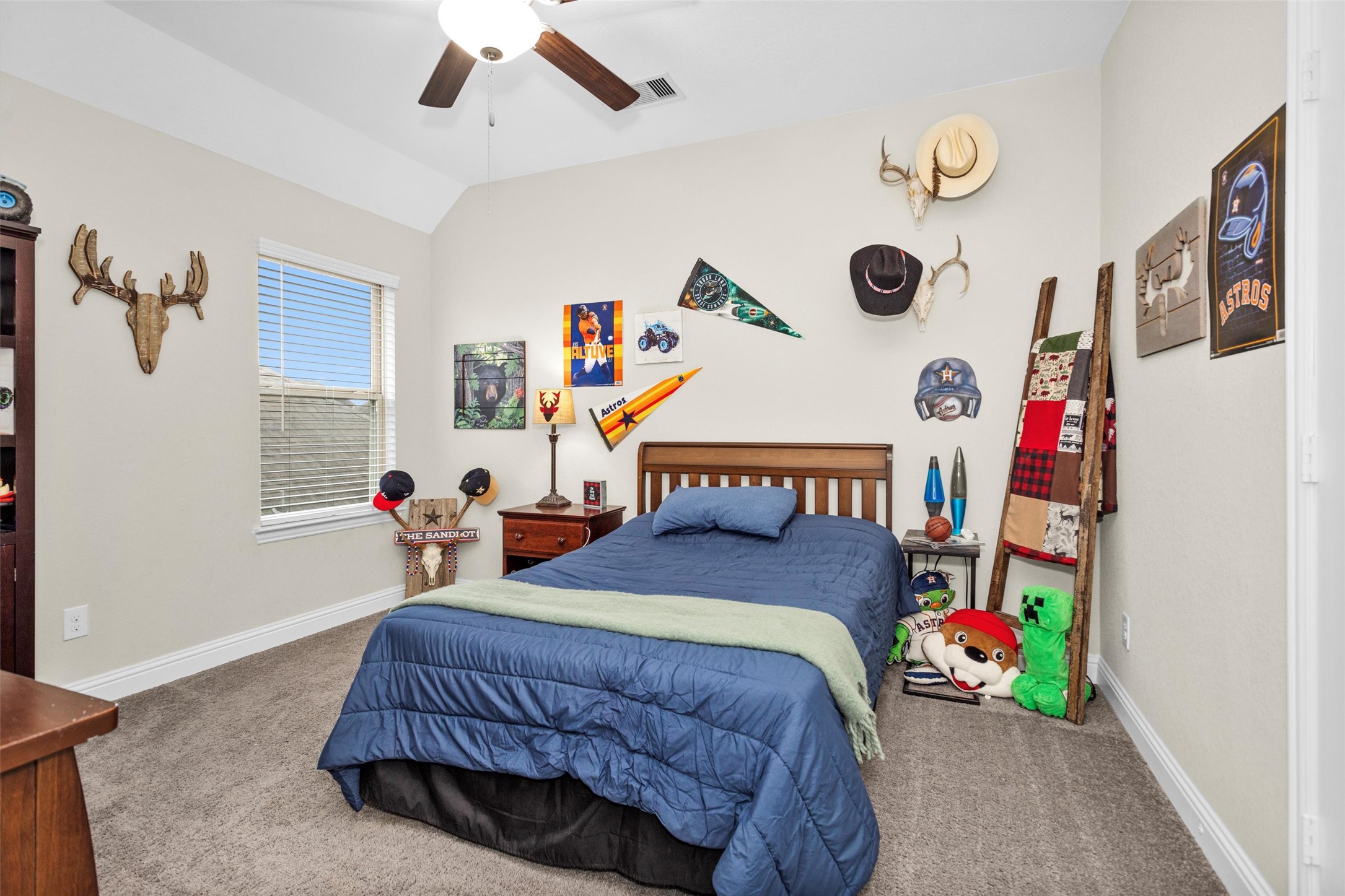 3622 Lister Drive Rosharon, TX 77583 - Photo 33 of 49 This is the second bedroom on the second floor. It also offers a spacious walk in closet.