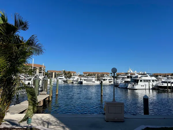 $585,000 | 2601 Marina Isle Way, Unit 105, Jupiter, FL 33477