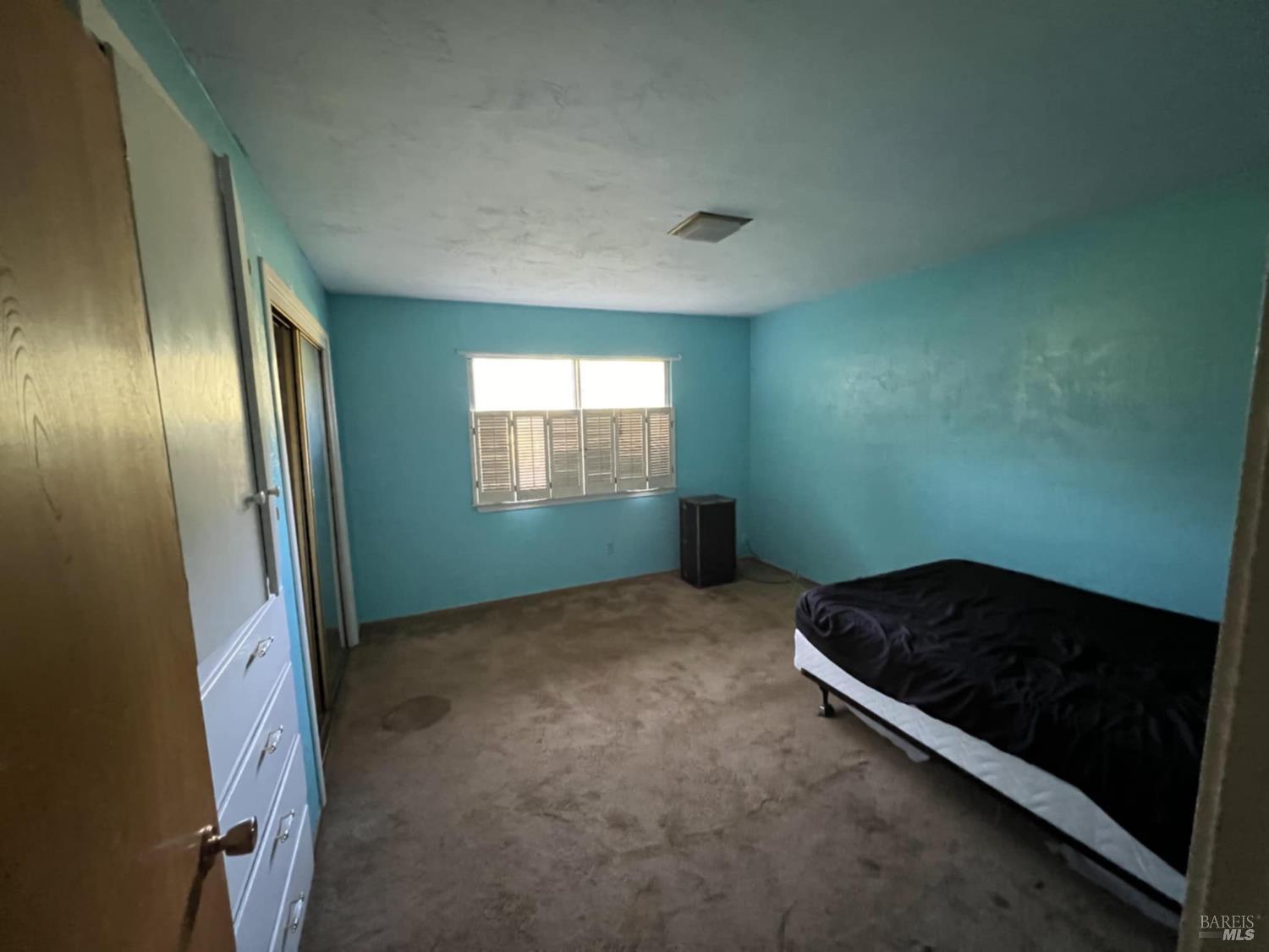 78951 Zenia Road Covelo, CA 95428 - Photo 5 of 37 a view of an empty room and window