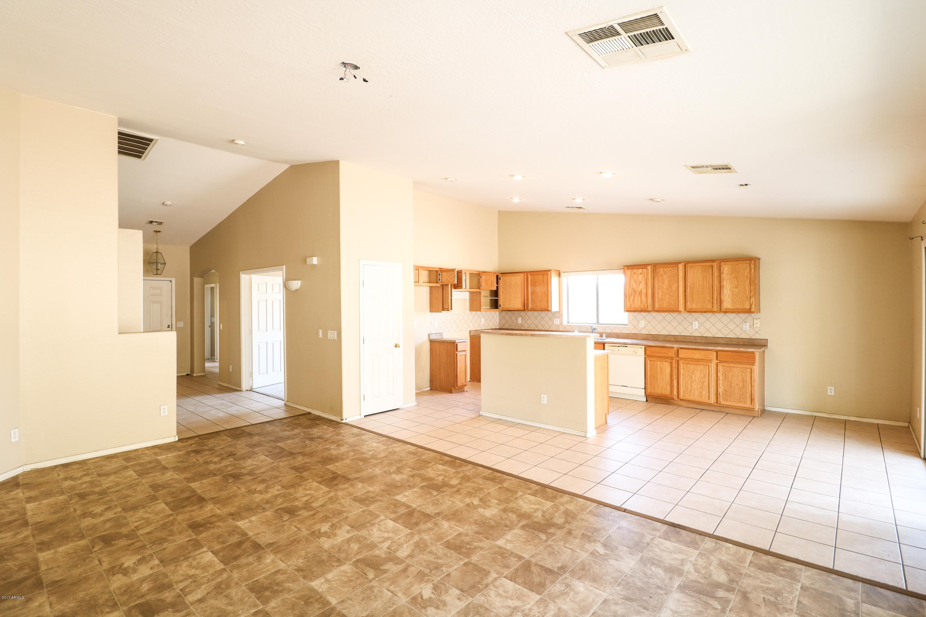 7336 West Cordes Road Phoenix, AZ 85043 - Photo 2 of 23 Living room & kitchen