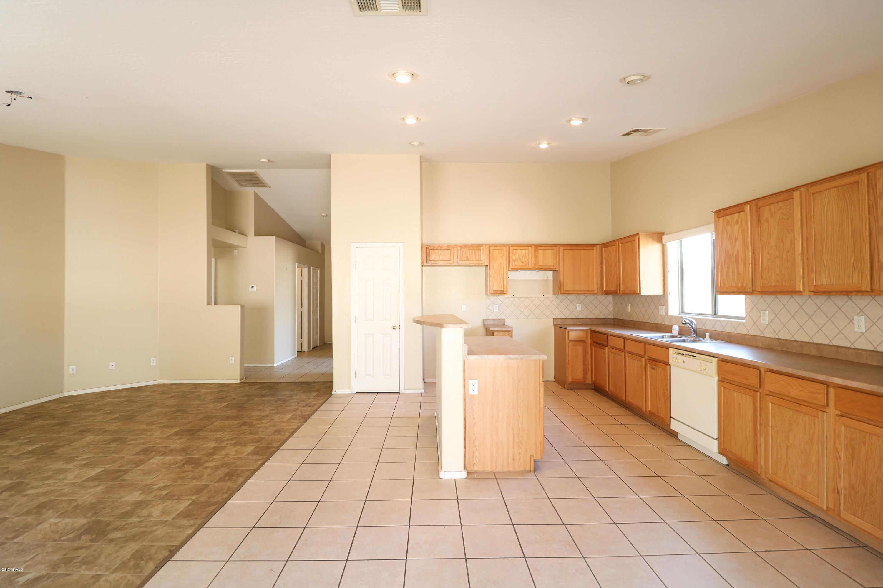 7336 West Cordes Road Phoenix, AZ 85043 - Photo 5 of 23 Kitchen