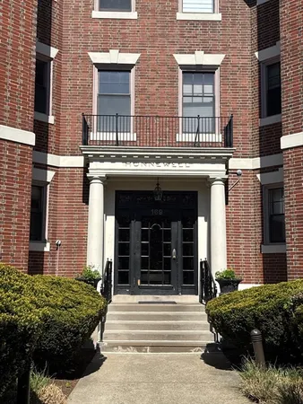 $2,450 | 169 Washington Street, Unit 9, Newton, MA 02458