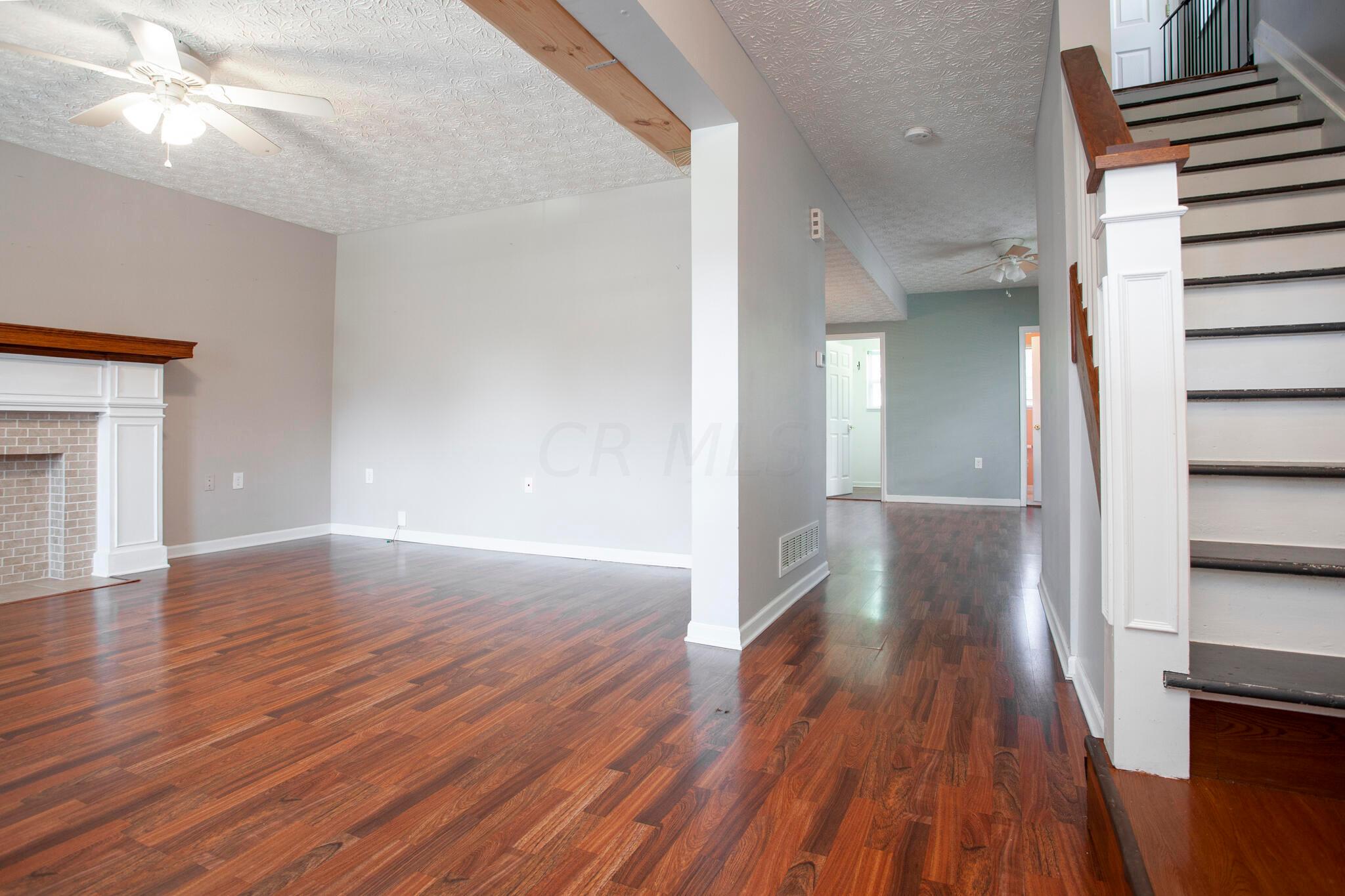 929 Lockbourne Road Columbus, OH 43206 - Photo 6 of 20 Spacious entry way