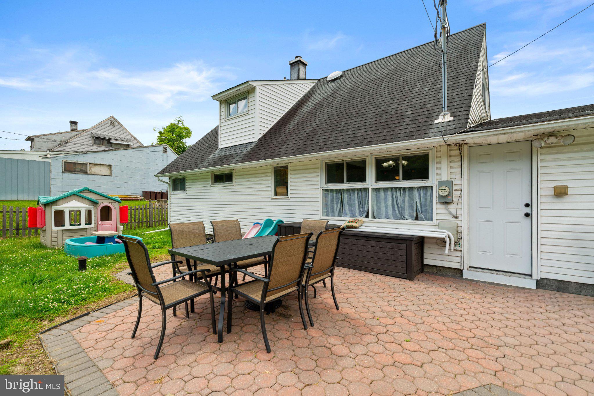 44 Quickset Road Levittown, PA 19057 - Photo 25 of 28 Charming backyard retreat for gatherings.