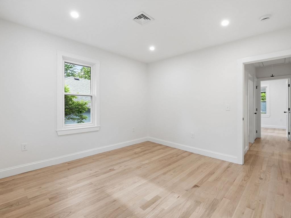 23 Murray Hill Road Medford, MA 02155 - Photo 11 of 22