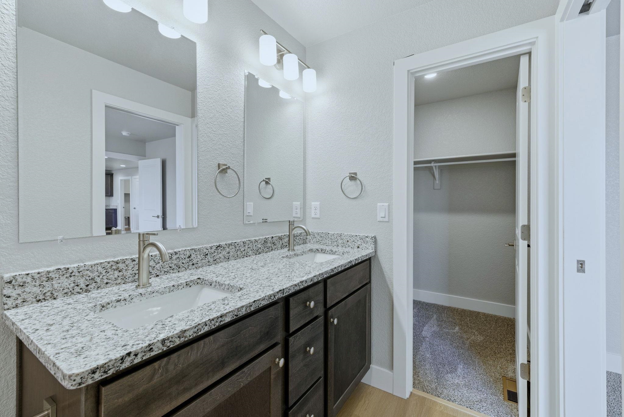 4588 Shale Circle Mills, WY 82644 - Photo 14 of 28