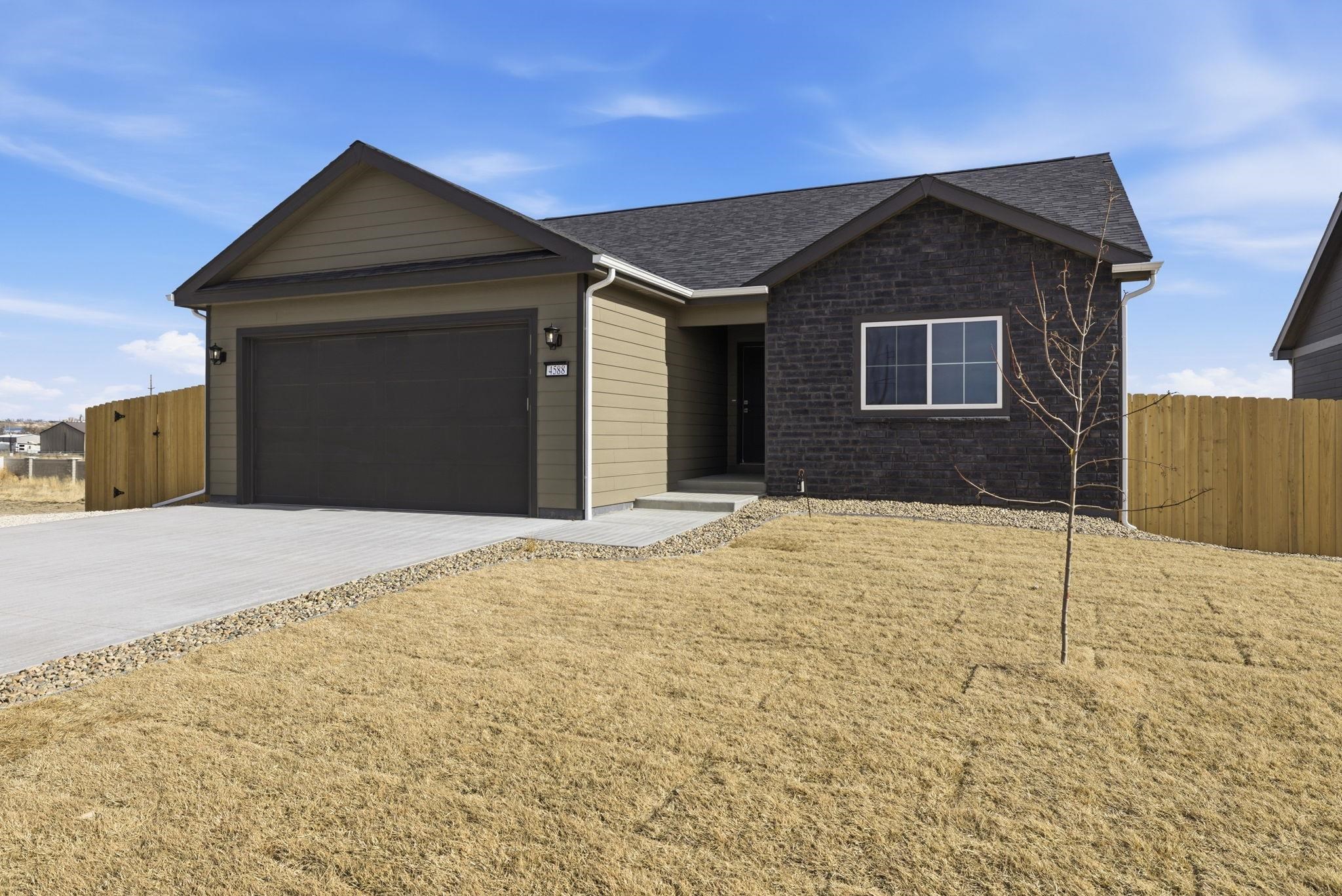 4588 Shale Circle Mills, WY 82644 - Photo 3 of 28