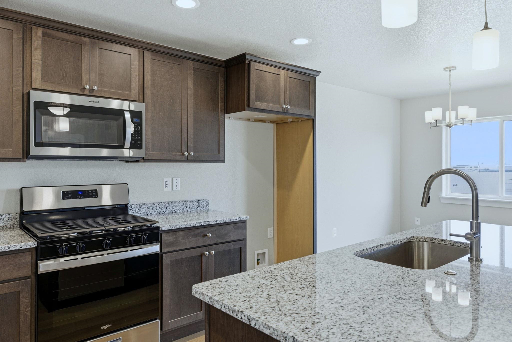 4588 Shale Circle Mills, WY 82644 - Photo 9 of 28