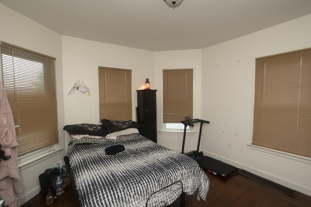 10 Monroe Street Springfield, MA 01109 - Photo 4 of 36