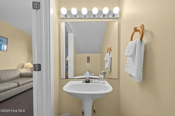 $99,900 | 305 South Avenue, Unit 33, Oriental, NC 28571