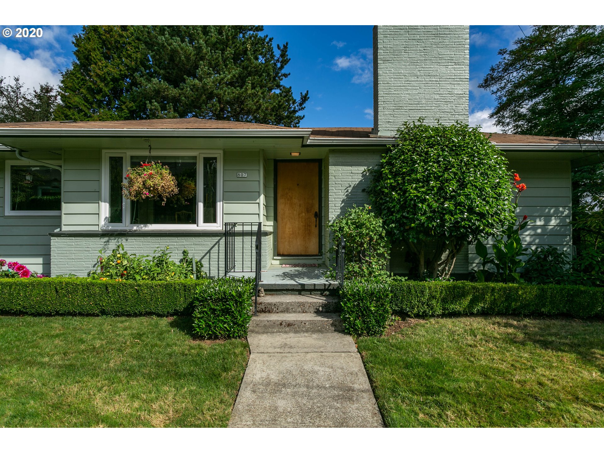 807 Southwest Troy Street Portland, OR 97219 - Photo 3 of 30 Gallery Image 3